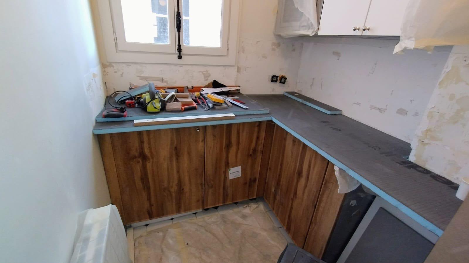 Cuisine, meubles, plan de travail et crédence
