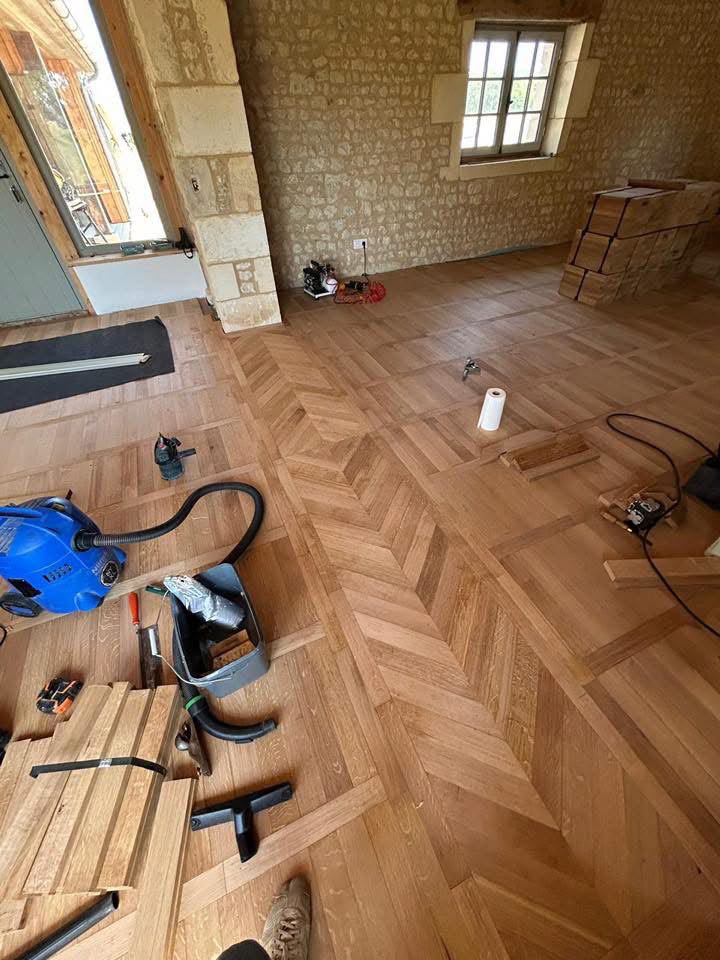 Pose de parquet en cours et finie