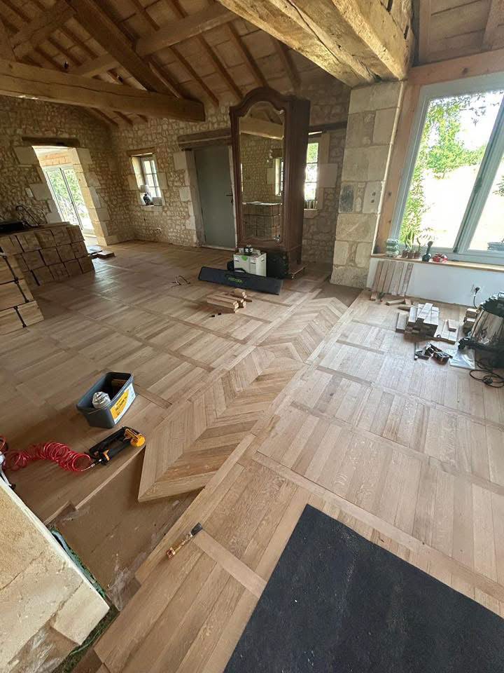 Pose de parquet en cours et finie