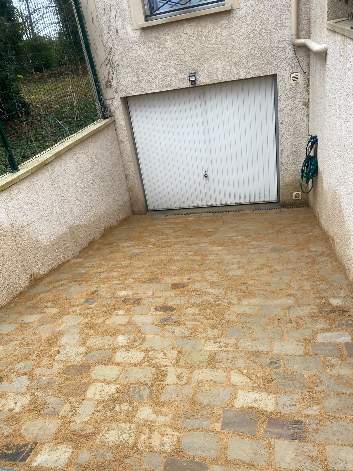 Cour/descente de garage pavée