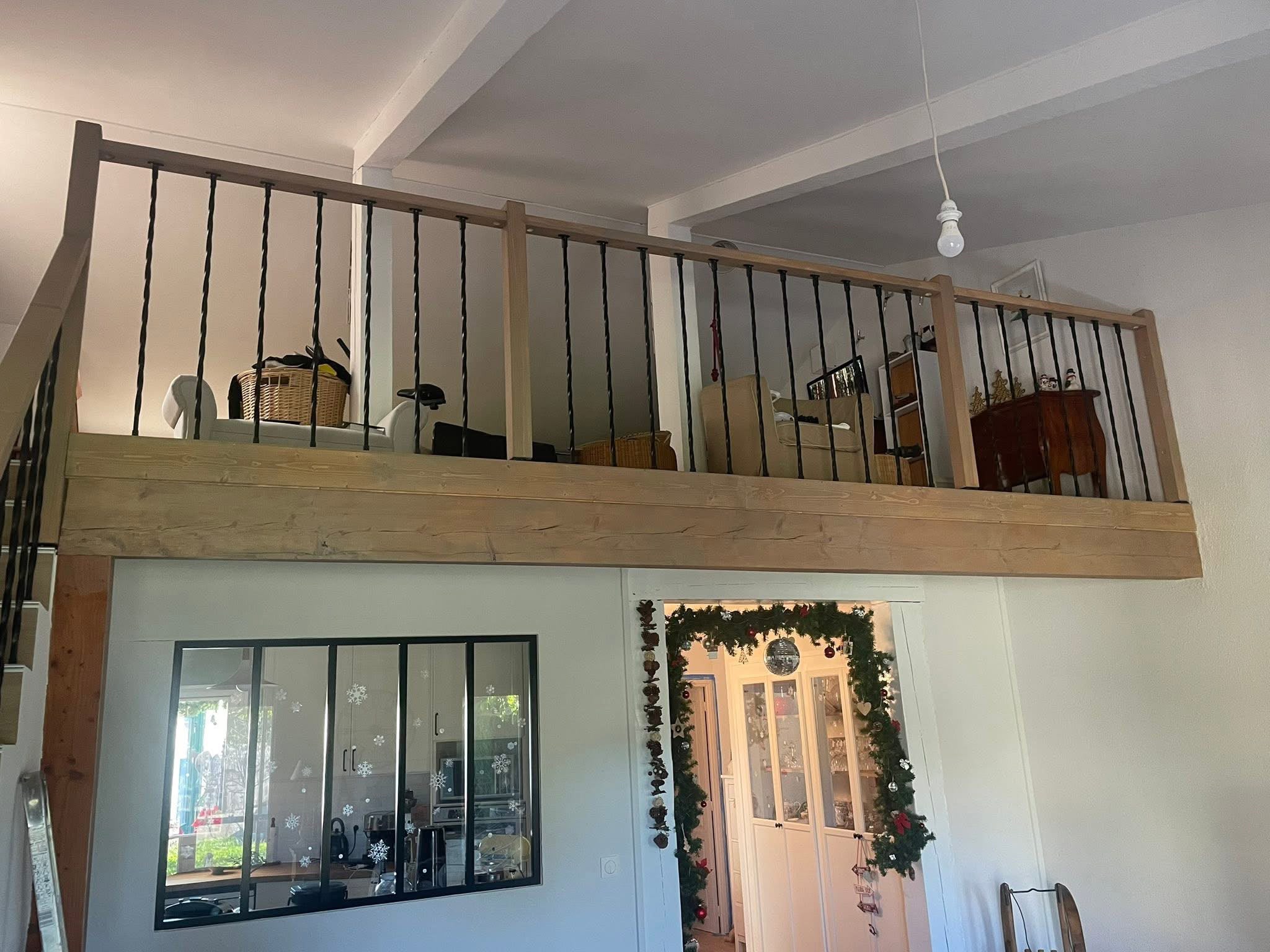 Escalier, mezzanine et garde-corps