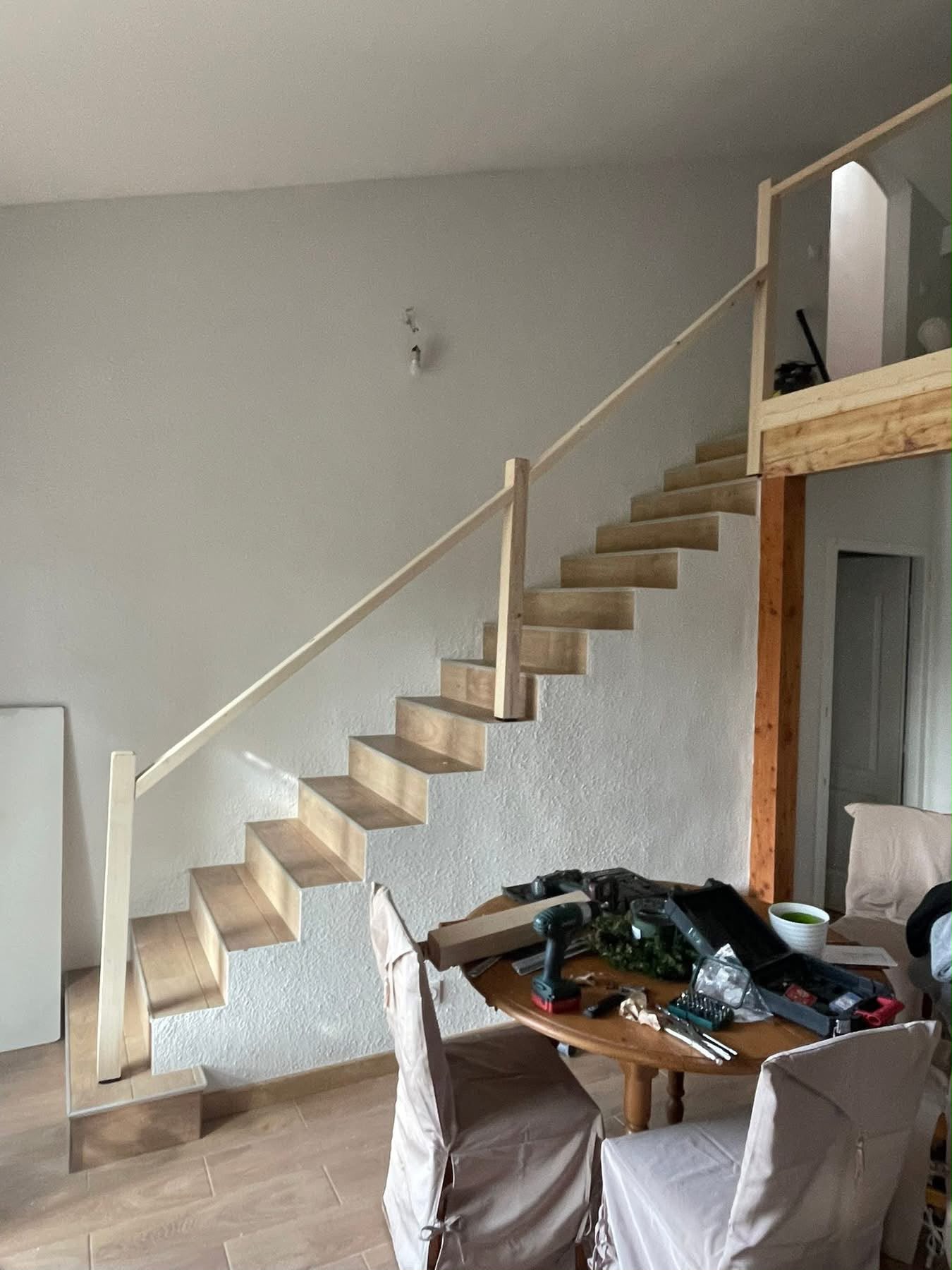 Escalier, mezzanine et garde-corps