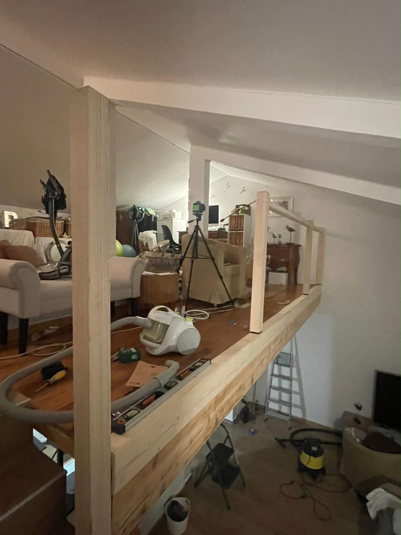 Escalier, mezzanine et garde-corps