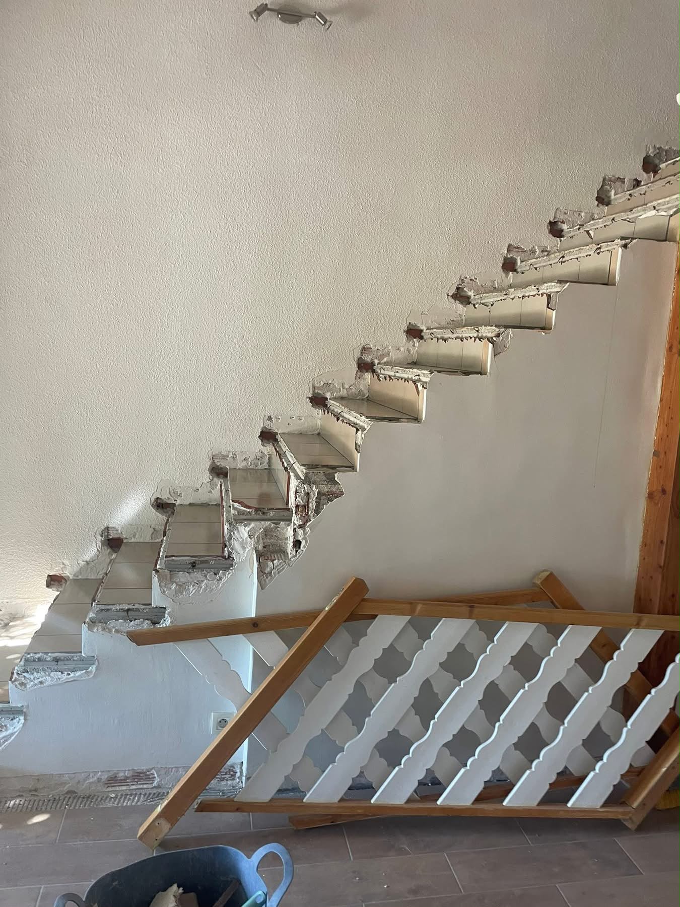 Escalier, mezzanine et garde-corps