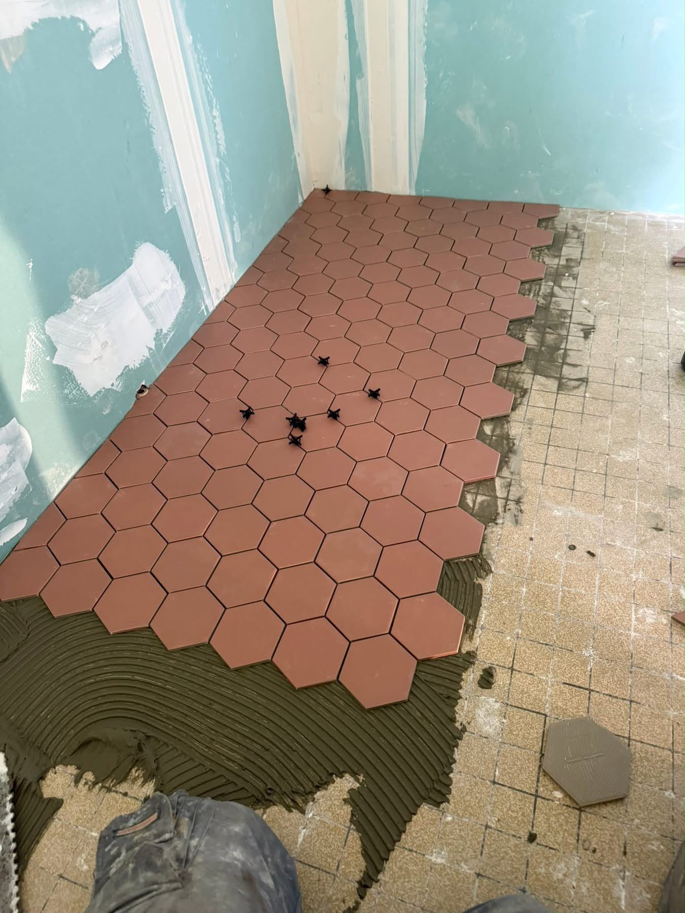 Pose de carreaux hexagonaux