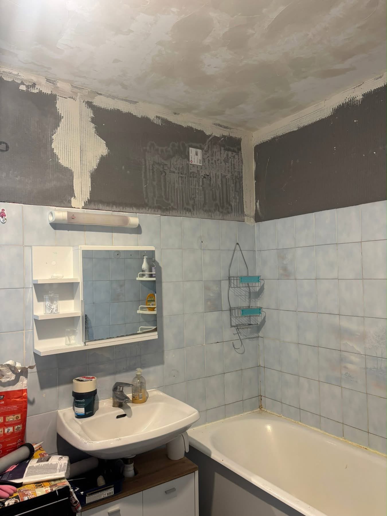 Salle de bain en travaux et terminée